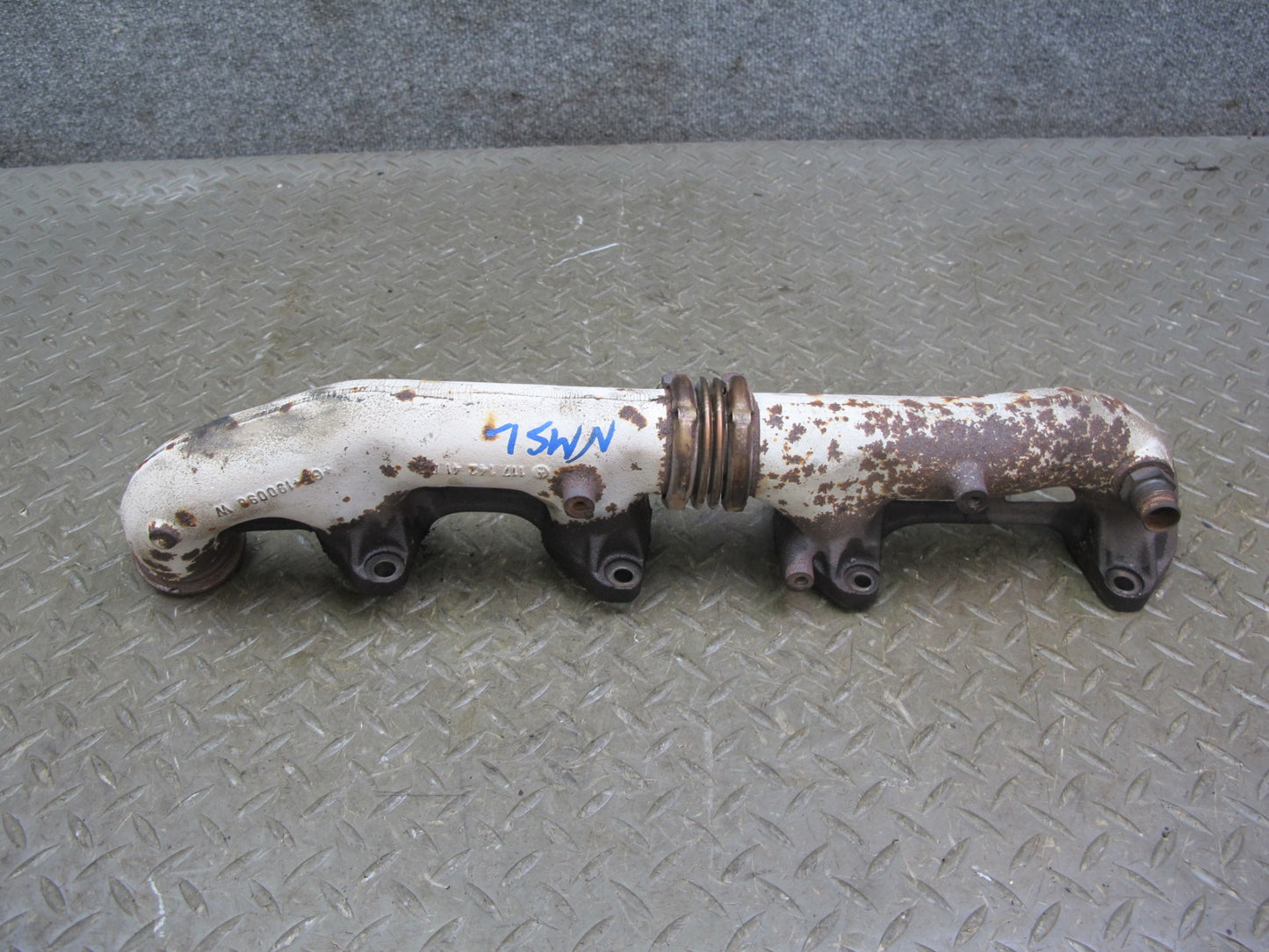 86-89 Mercedes W126 C126 560SEL 560SEC M117 Left Exhaust Manifold OEM