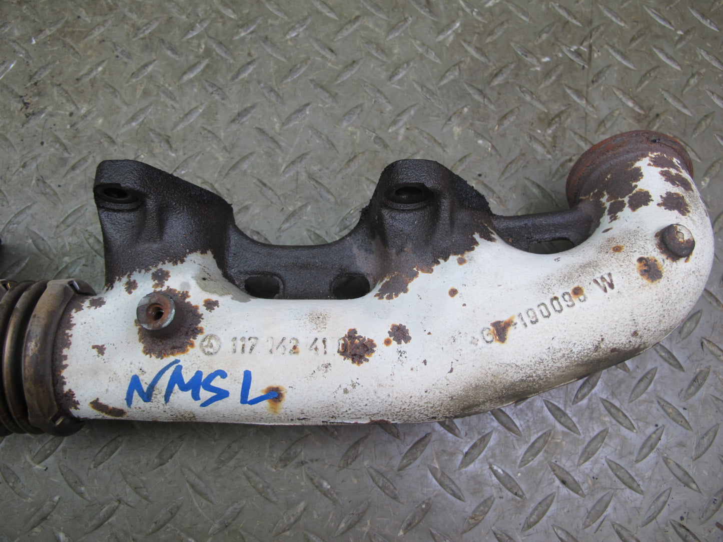86-89 Mercedes W126 C126 560SEL 560SEC M117 Left Exhaust Manifold OEM
