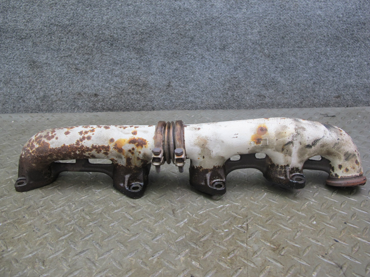 86-89 Mercedes W126 C126 560SEL 560SEC M117 Left Exhaust Manifold OEM