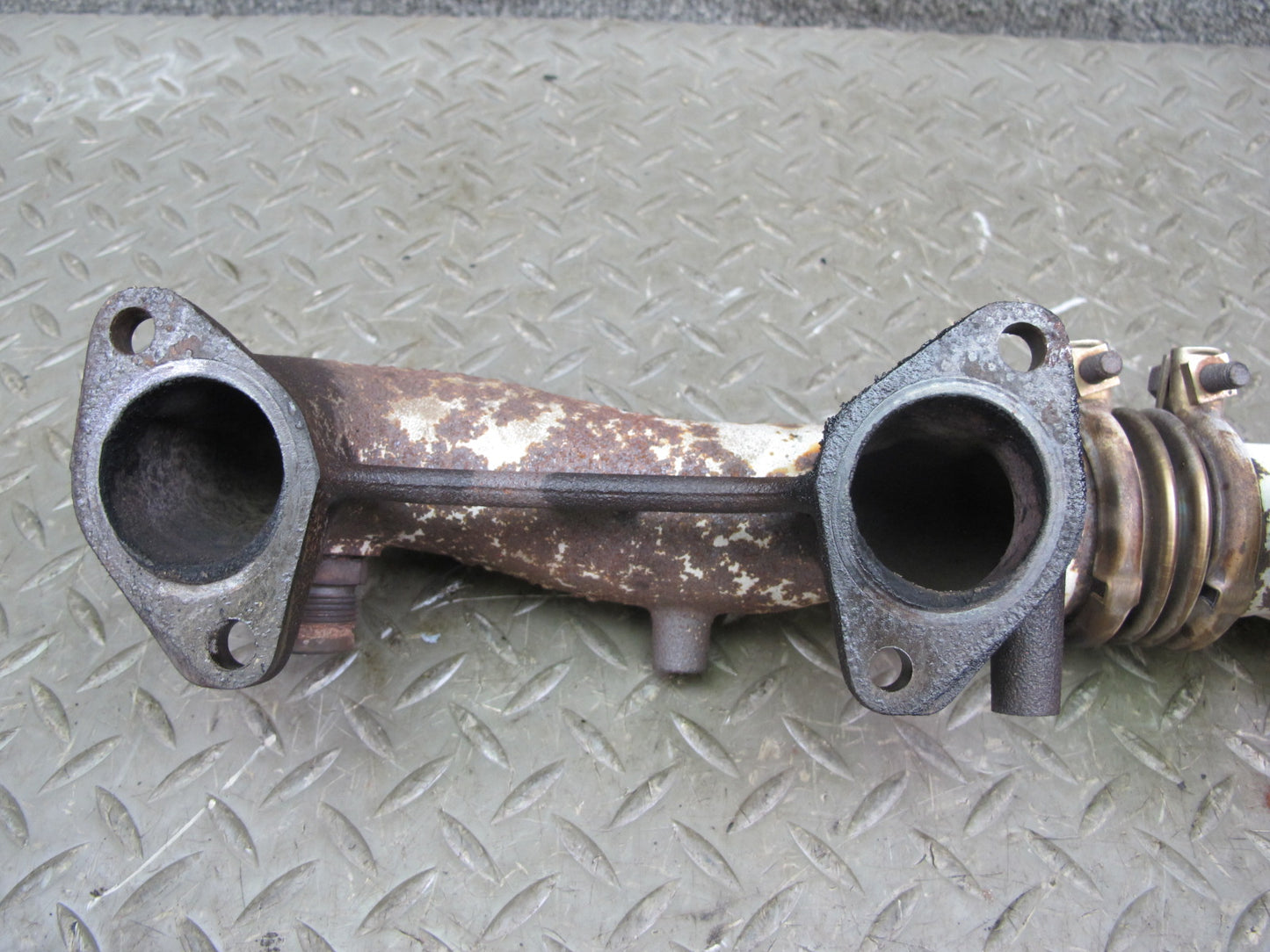 86-89 Mercedes W126 C126 560SEL 560SEC M117 Left Exhaust Manifold OEM