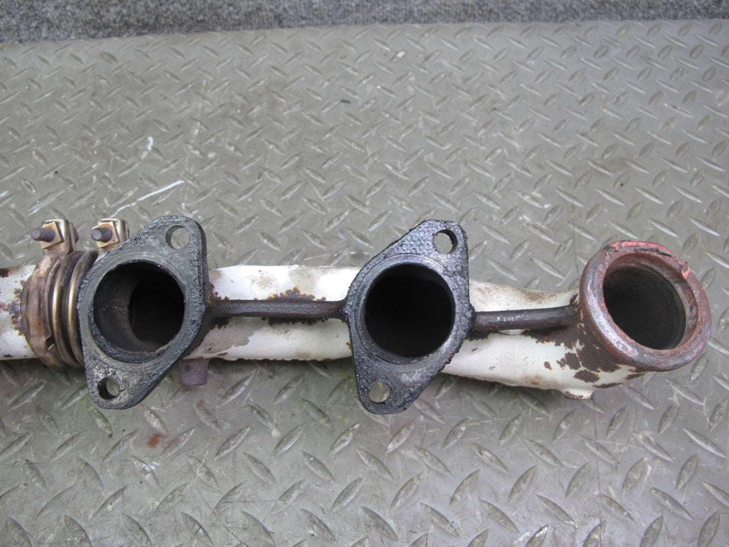 86-89 Mercedes W126 C126 560SEL 560SEC M117 Left Exhaust Manifold OEM