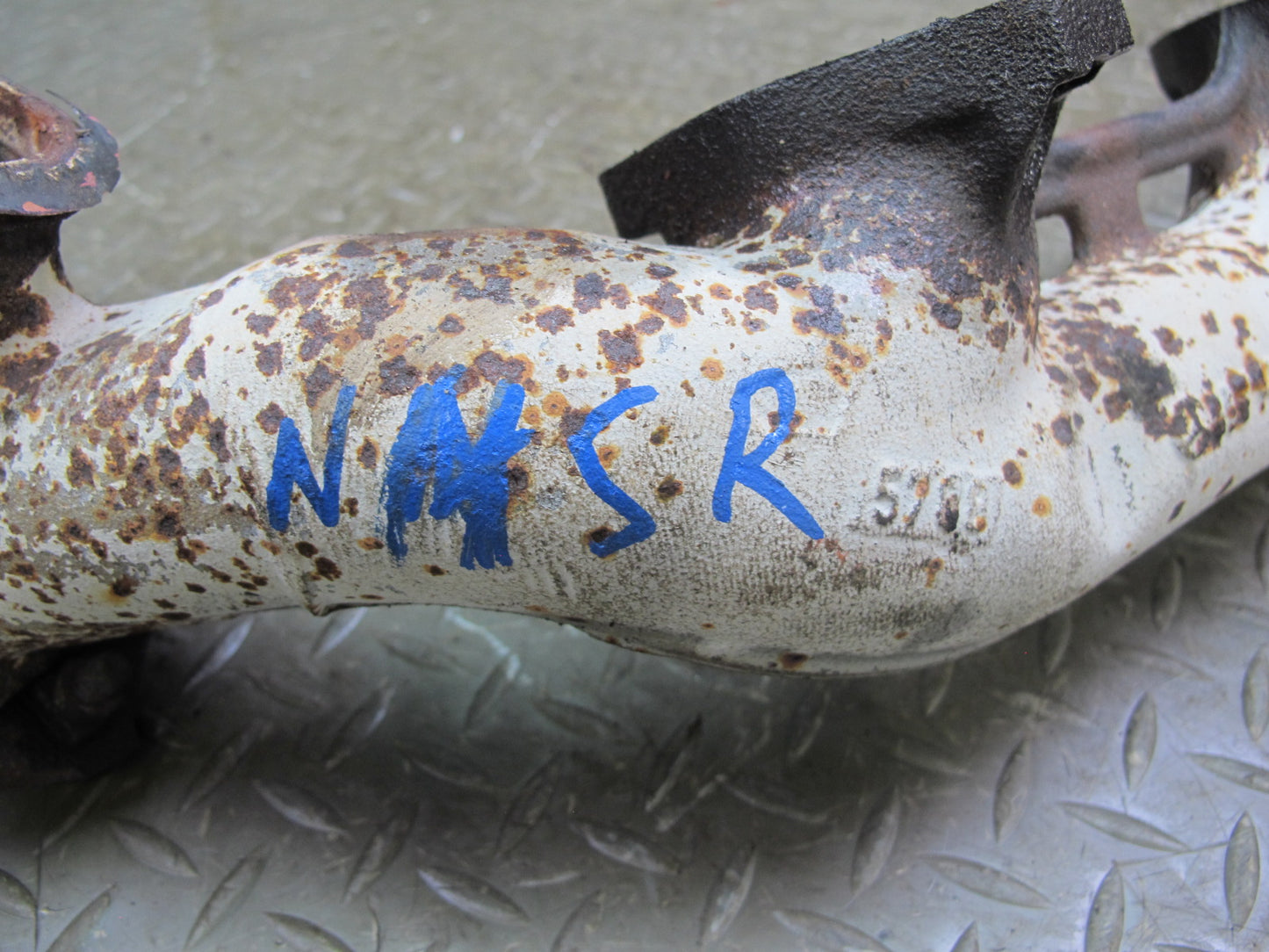 86-91 Mercedes W126 C126 560SEL 560SEC M117 Right Exhaust Manifold OEM