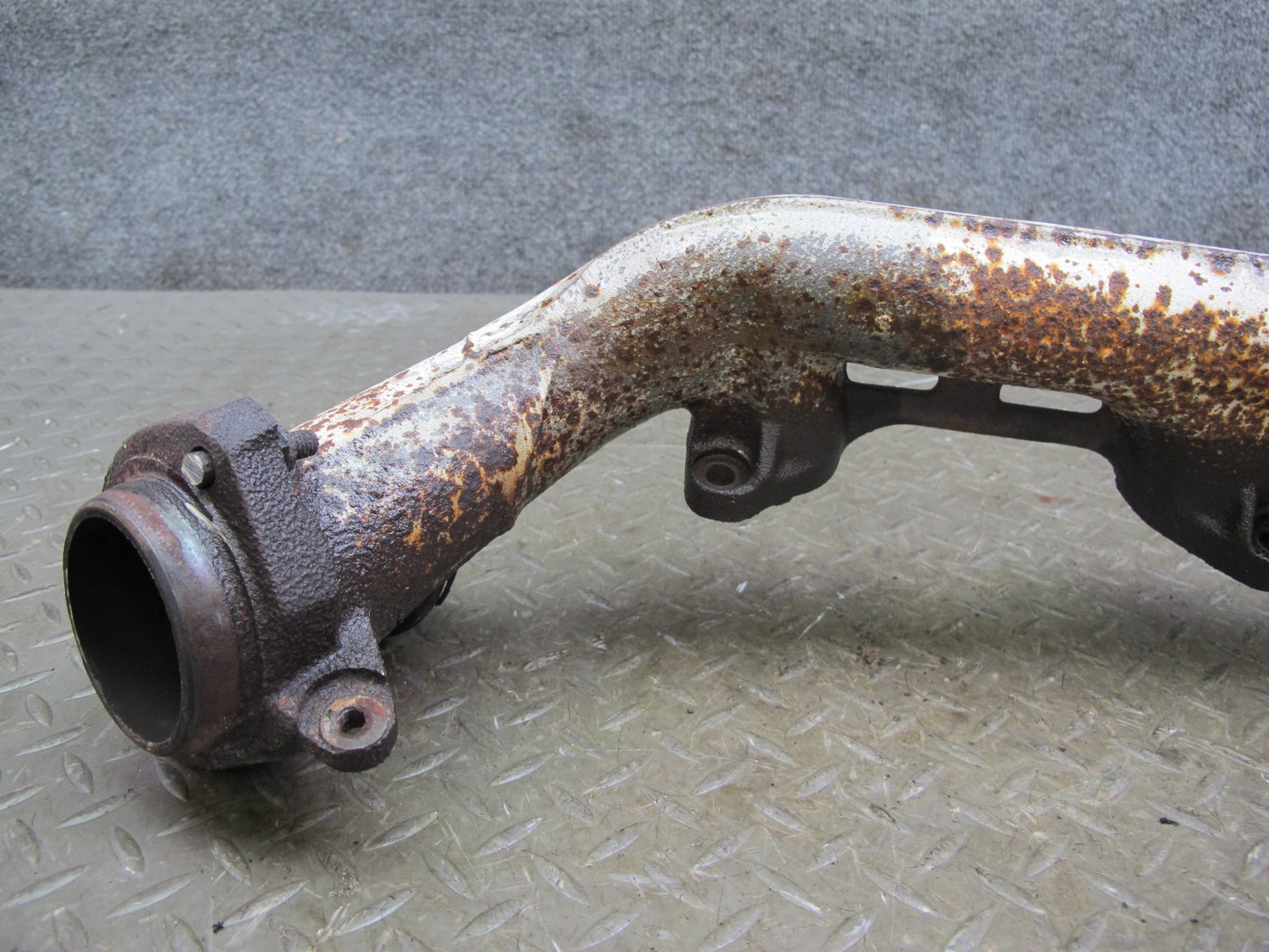 86-91 Mercedes W126 C126 560SEL 560SEC M117 Right Exhaust Manifold OEM