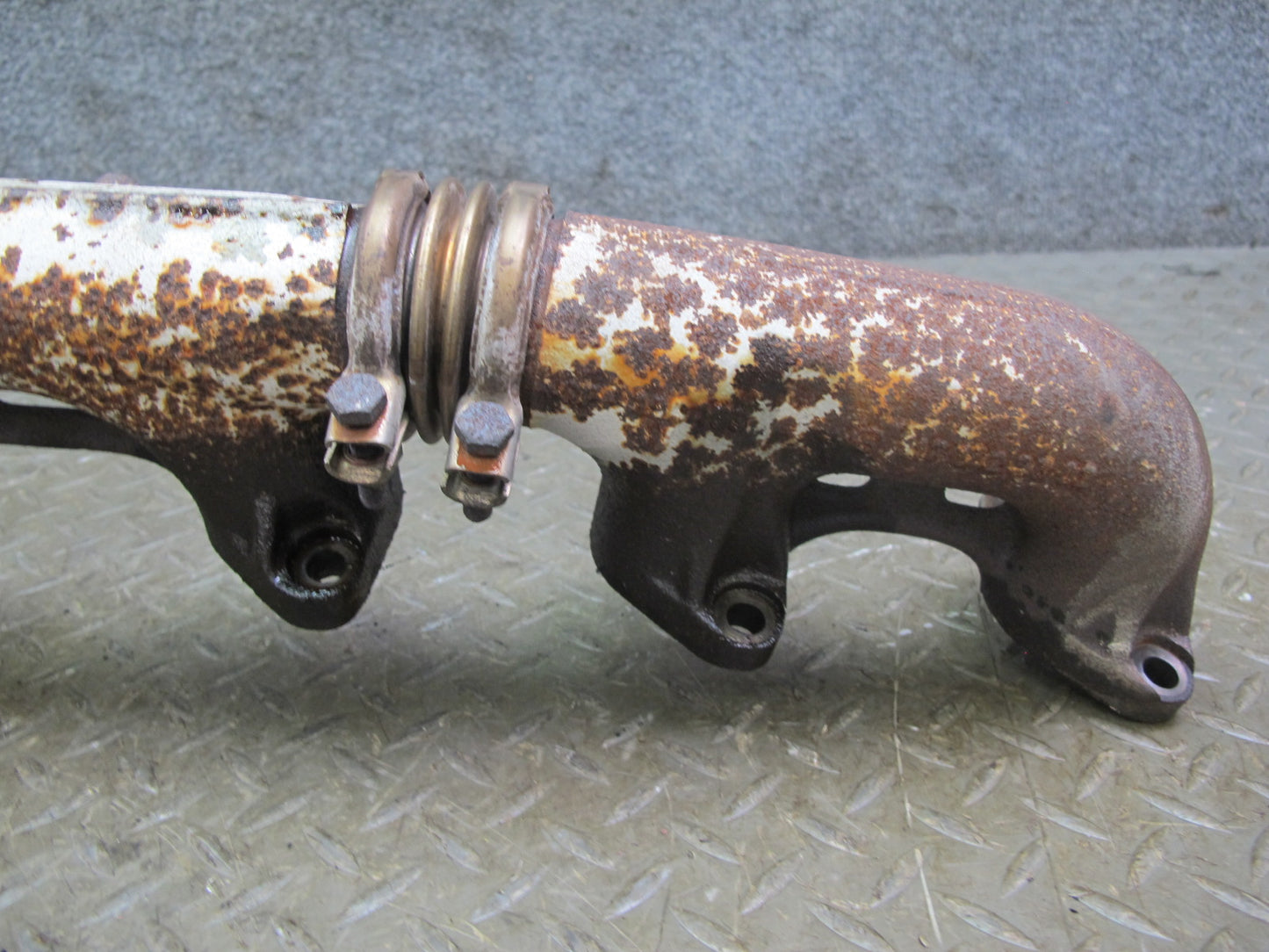 86-91 Mercedes W126 C126 560SEL 560SEC M117 Right Exhaust Manifold OEM