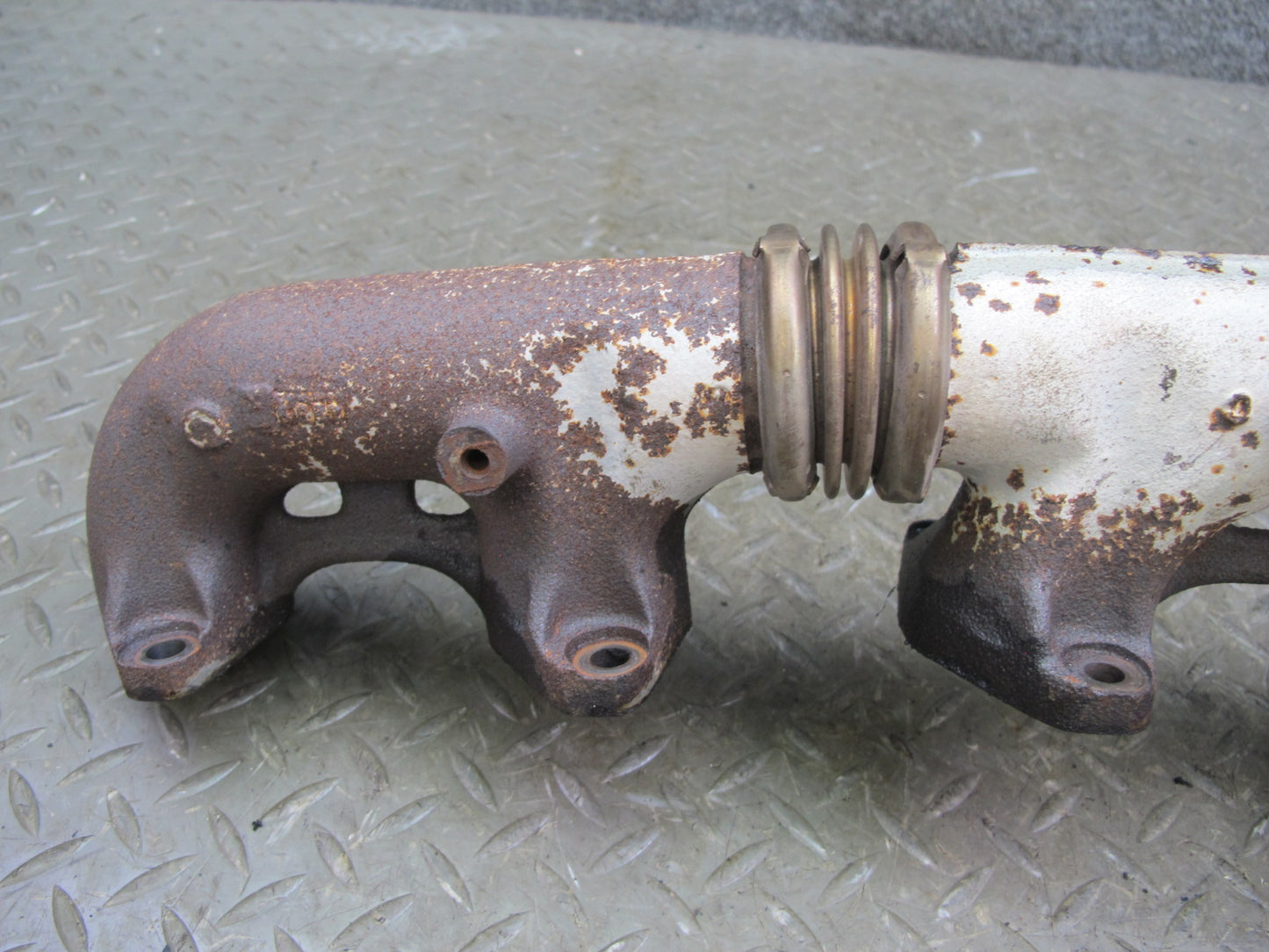 86-91 Mercedes W126 C126 560SEL 560SEC M117 Right Exhaust Manifold OEM
