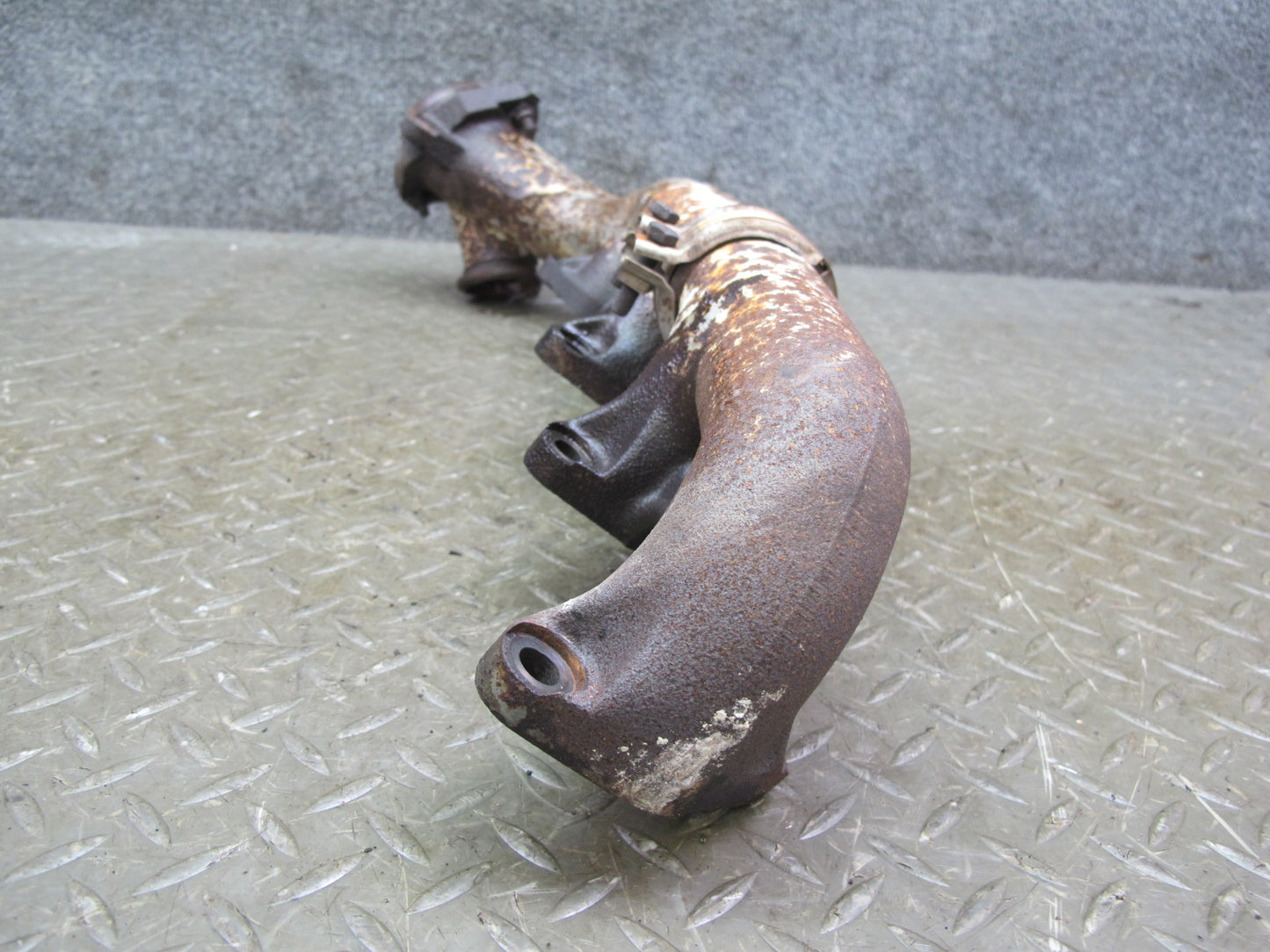 86-91 Mercedes W126 C126 560SEL 560SEC M117 Right Exhaust Manifold OEM
