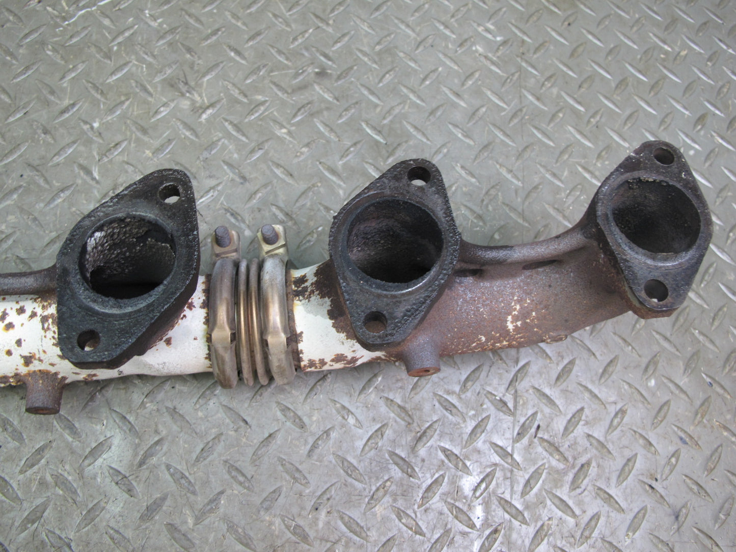 86-91 Mercedes W126 C126 560SEL 560SEC M117 Right Exhaust Manifold OEM