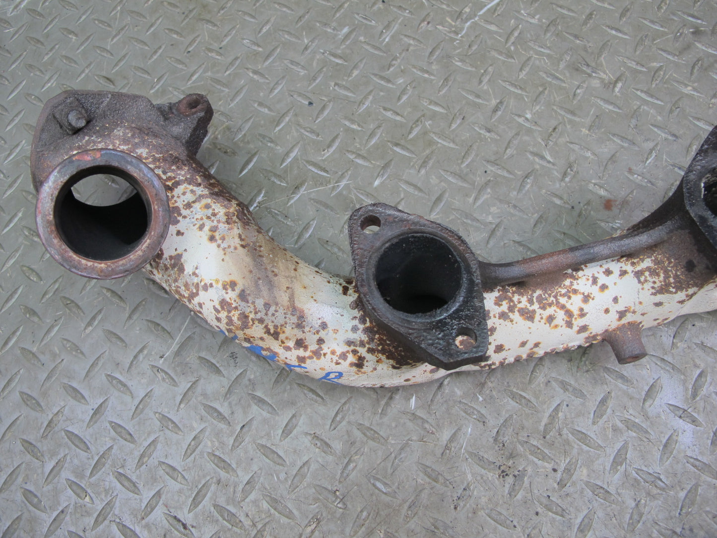 86-91 Mercedes W126 C126 560SEL 560SEC M117 Right Exhaust Manifold OEM