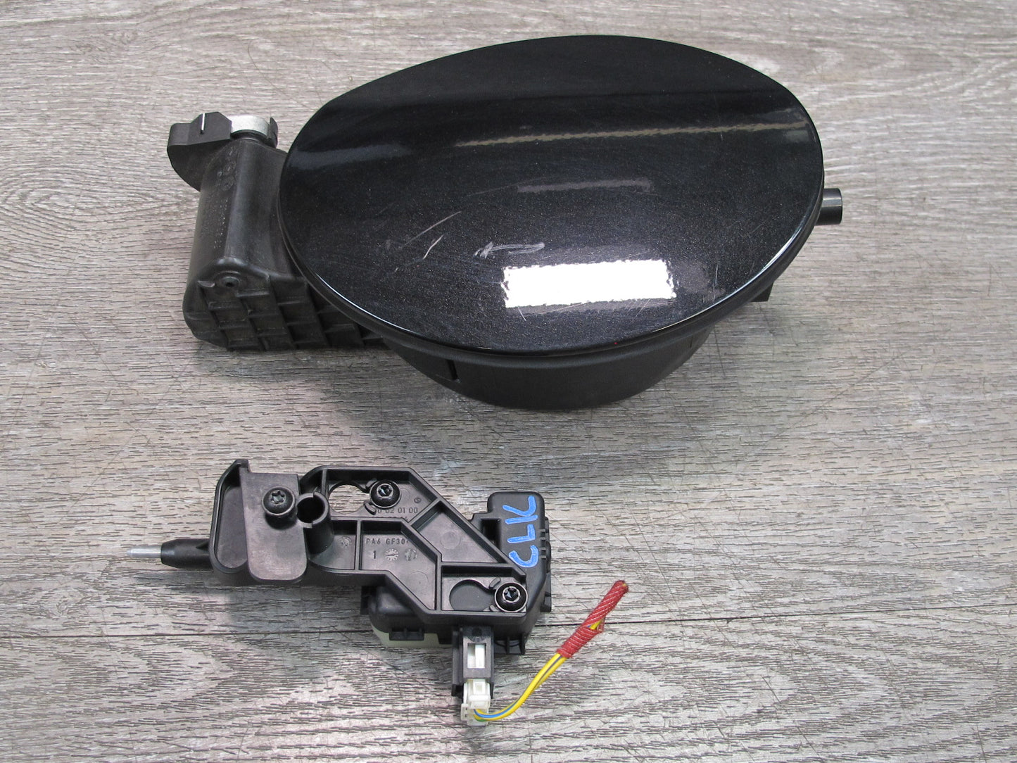 05-11 Mercedes R171 SLK Fuel Tank Filler Door Lid Housing Black w Actuator OEM