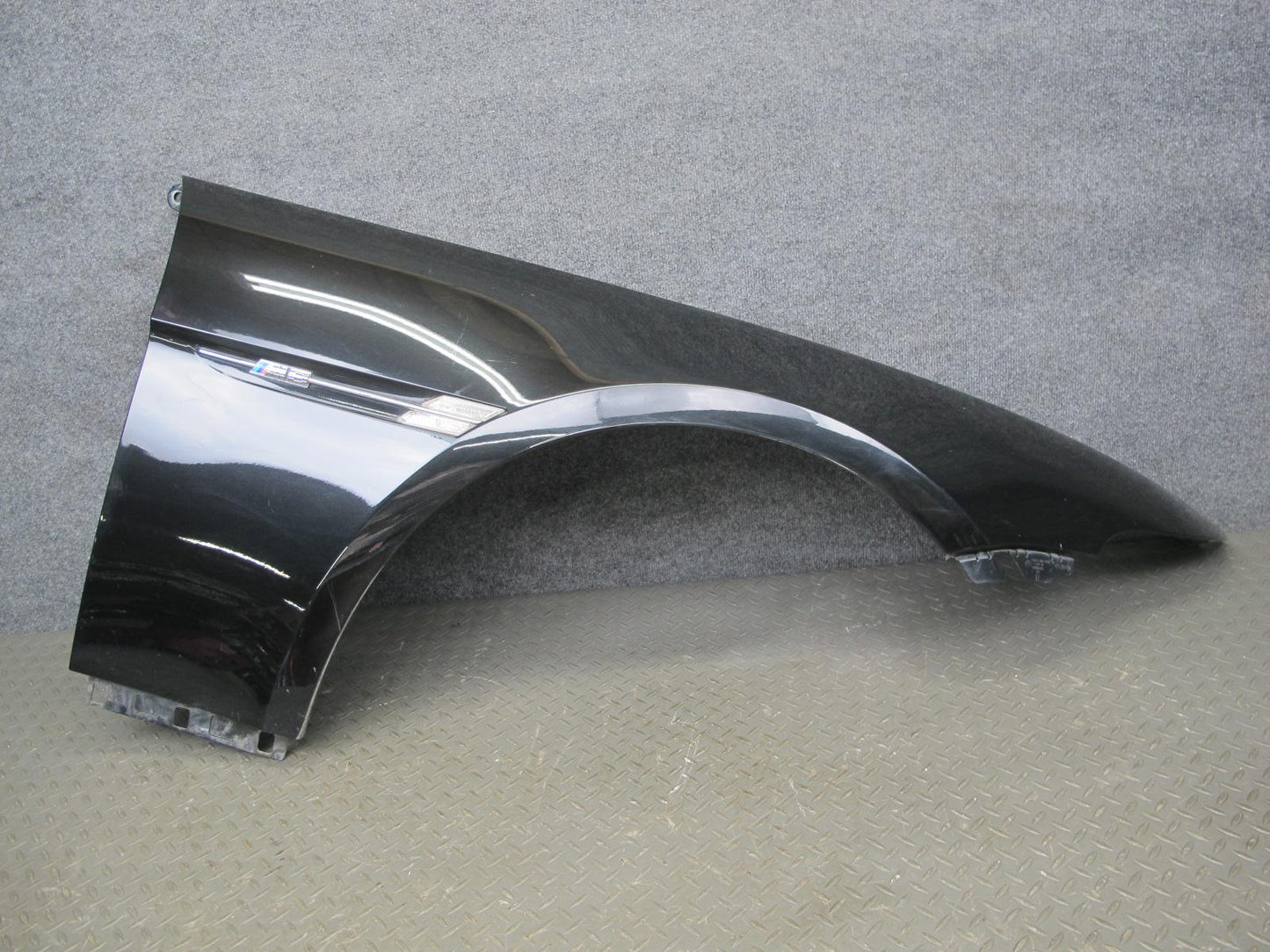 2006-2010 BMW E63 E64 M6 Front Right Fender Shell Cover Panel