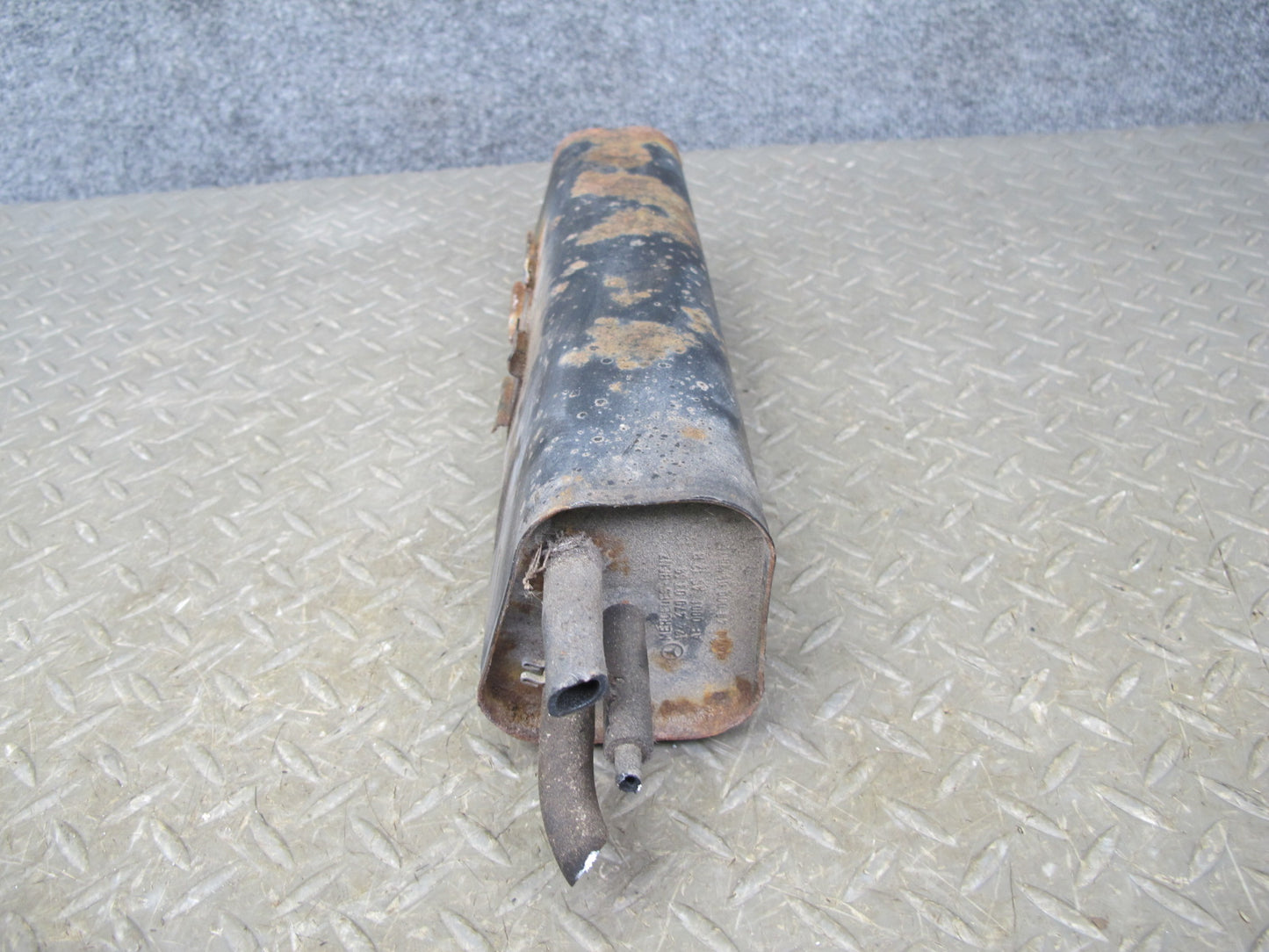 86-91 Mercedes W126 Fuel Evap Vapor Charcoal Canister 1244700359 OEM
