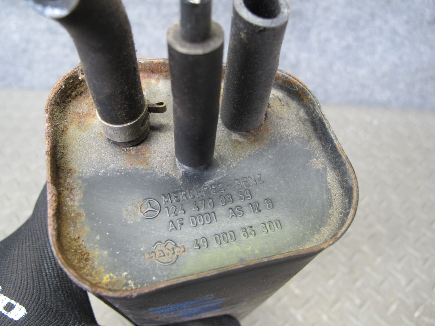 86-91 Mercedes W126 Fuel Evap Vapor Charcoal Canister 1244700359 OEM