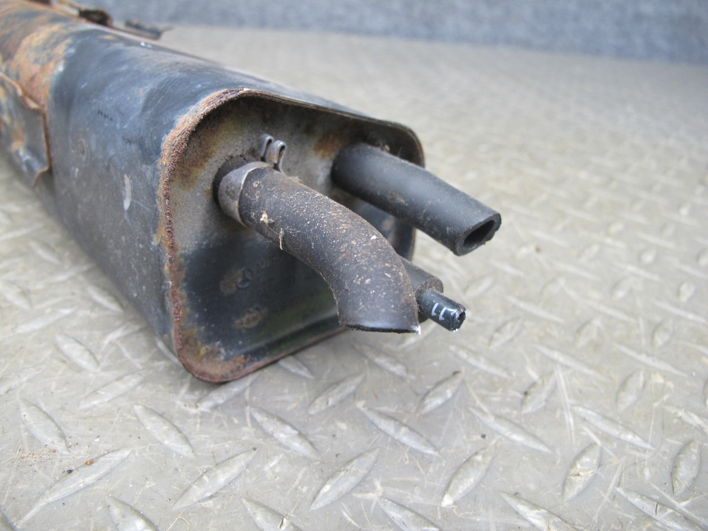 86-91 Mercedes W126 Fuel Evap Vapor Charcoal Canister 1244700359 OEM
