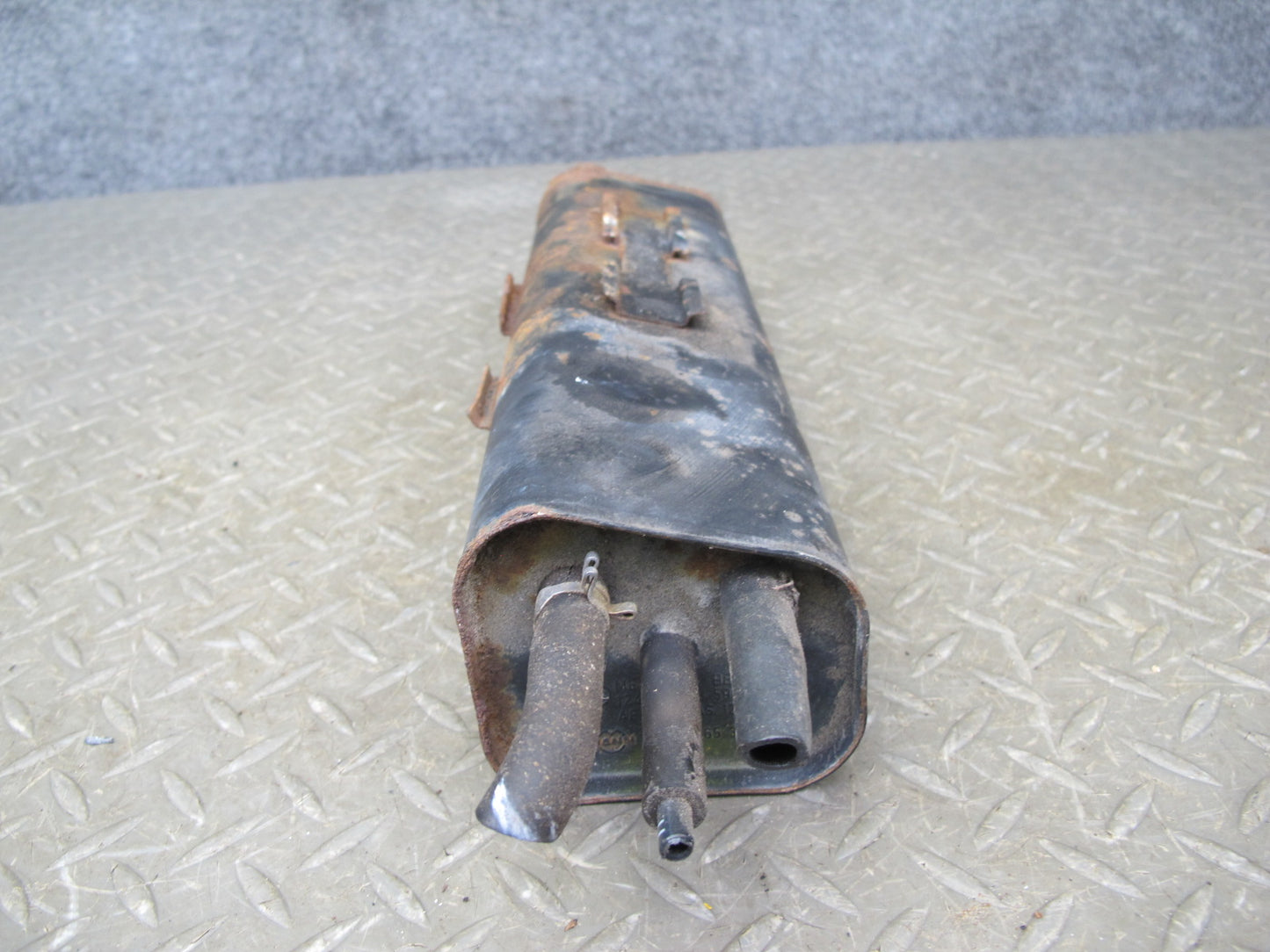 86-91 Mercedes W126 Fuel Evap Vapor Charcoal Canister 1244700359 OEM