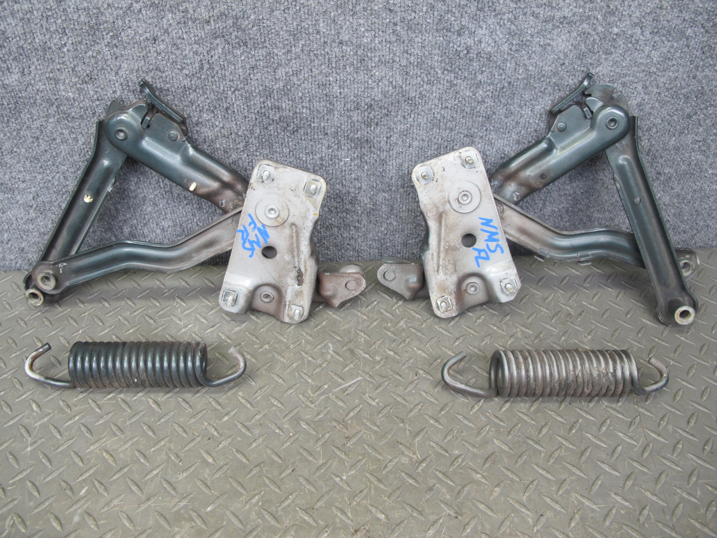86-91 Mercedes W126 Set of 2 Front Left & Right Hood Hinge Dark Green OEM
