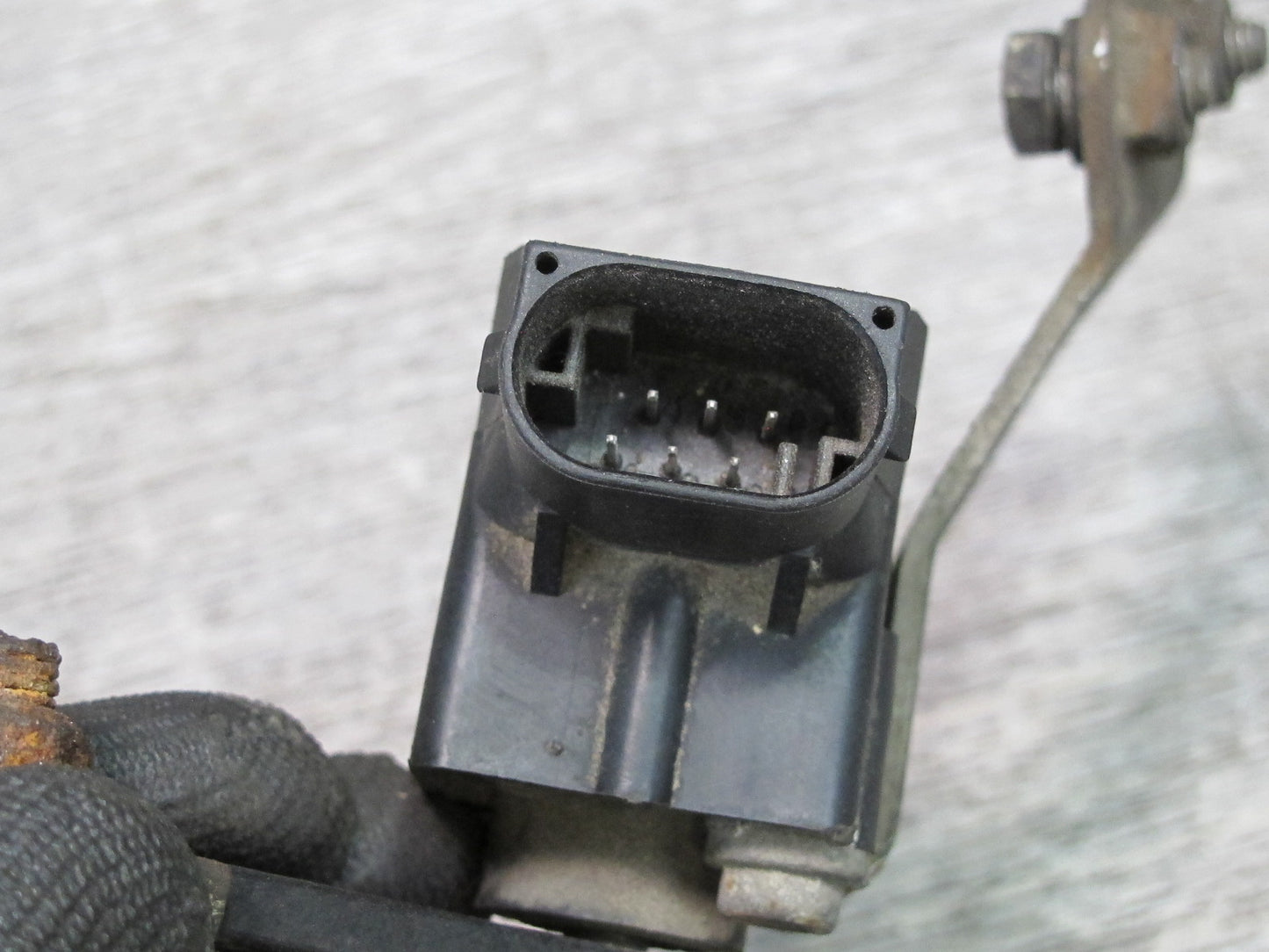 2001-2006 BMW E46 Rear Suspension Height Level Sensor 1093698