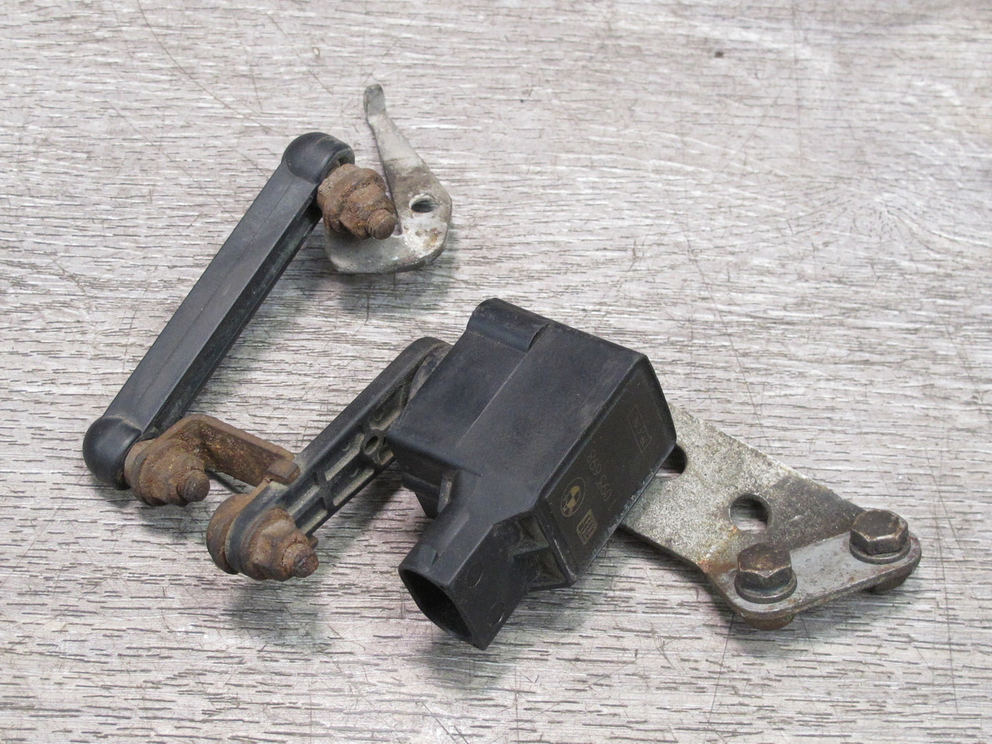 2001-2006 BMW E46 Rear Suspension Height Level Sensor 1093698