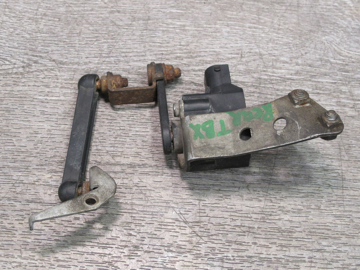 2001-2006 BMW E46 Rear Suspension Height Level Sensor 1093698