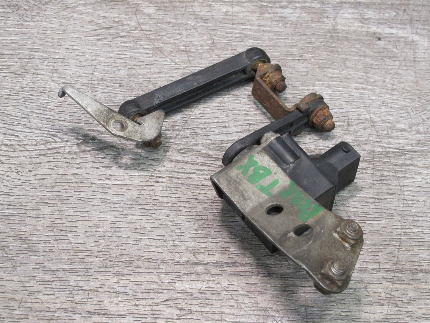 2001-2006 BMW E46 Rear Suspension Height Level Sensor 1093698