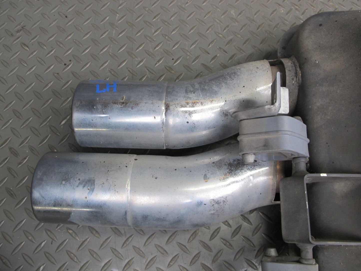 2006-2010 BMW E63 E64 M6 Rear Left Exhaust Muffler w Tips