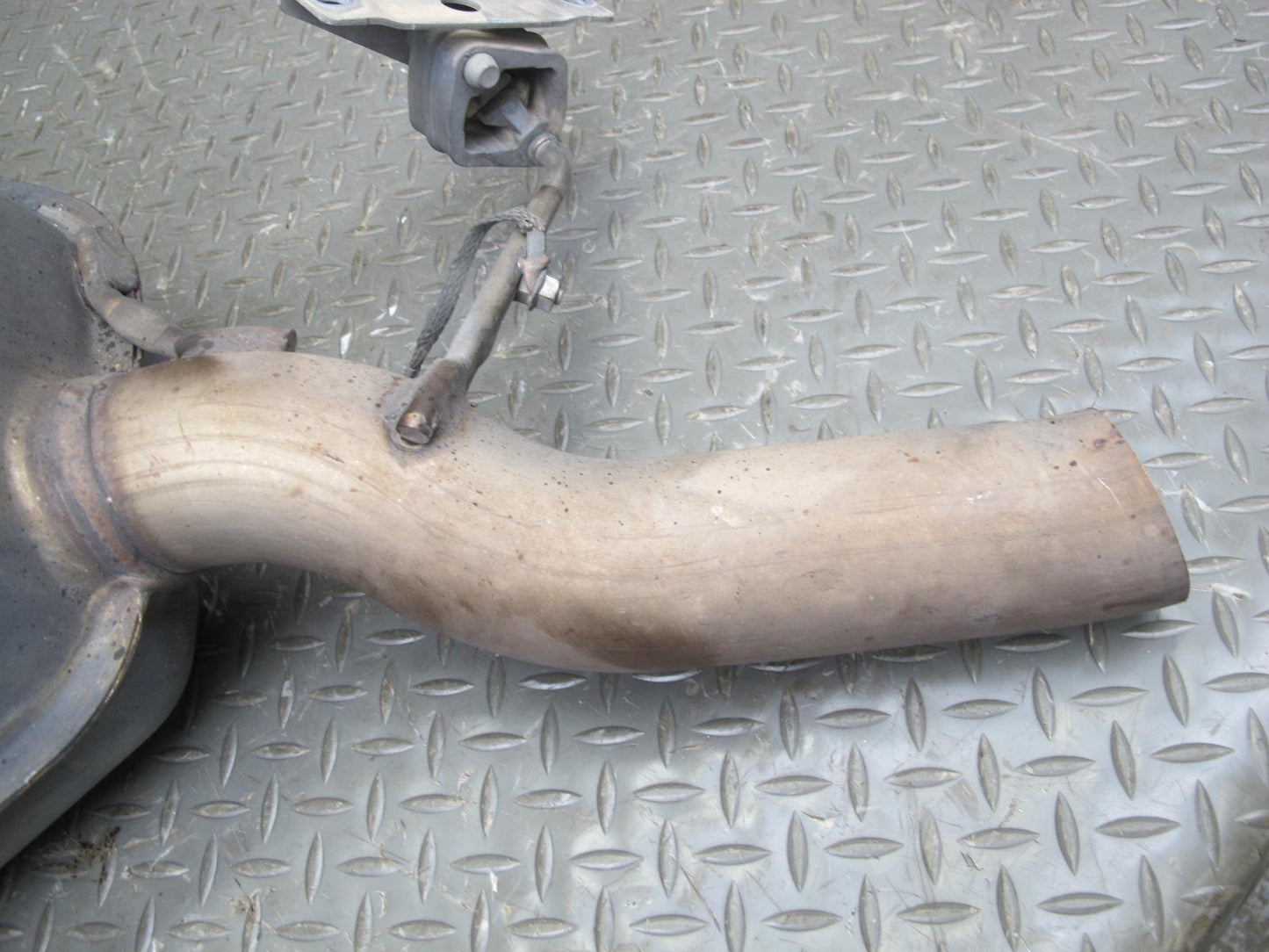 2006-2010 BMW E63 E64 M6 Rear Left Exhaust Muffler w Tips