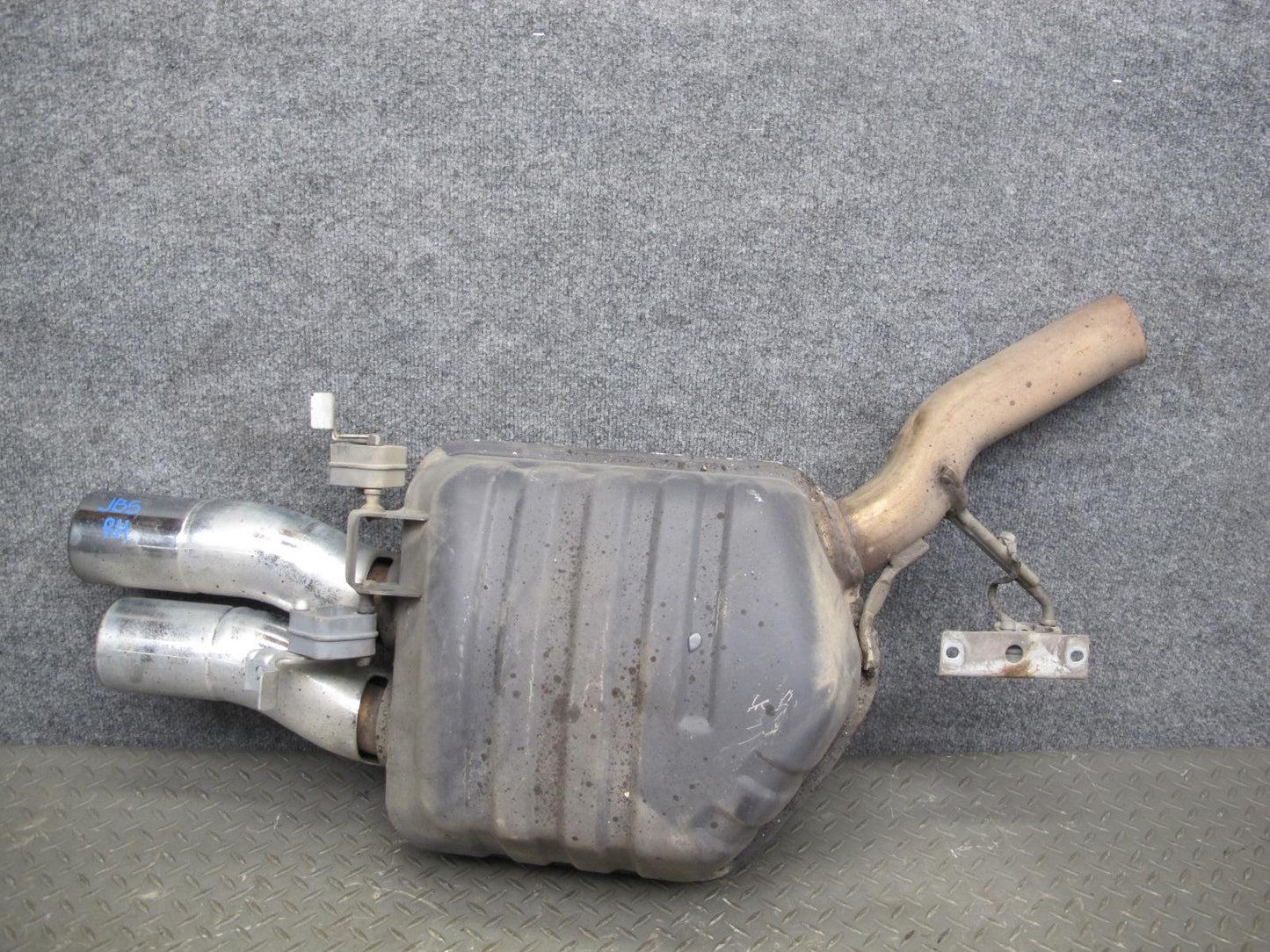 2006-2010 BMW E63 E64 M6 Rear Right Exhaust Muffler w Tips