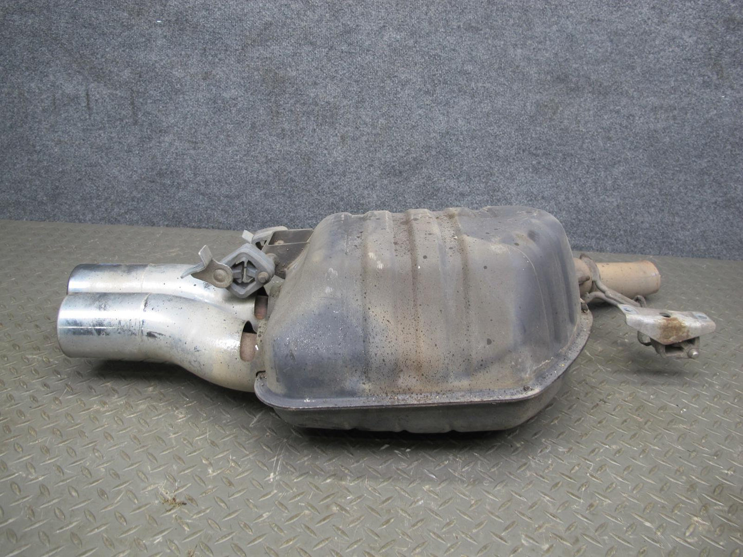 2006-2010 BMW E63 E64 M6 Rear Right Exhaust Muffler w Tips