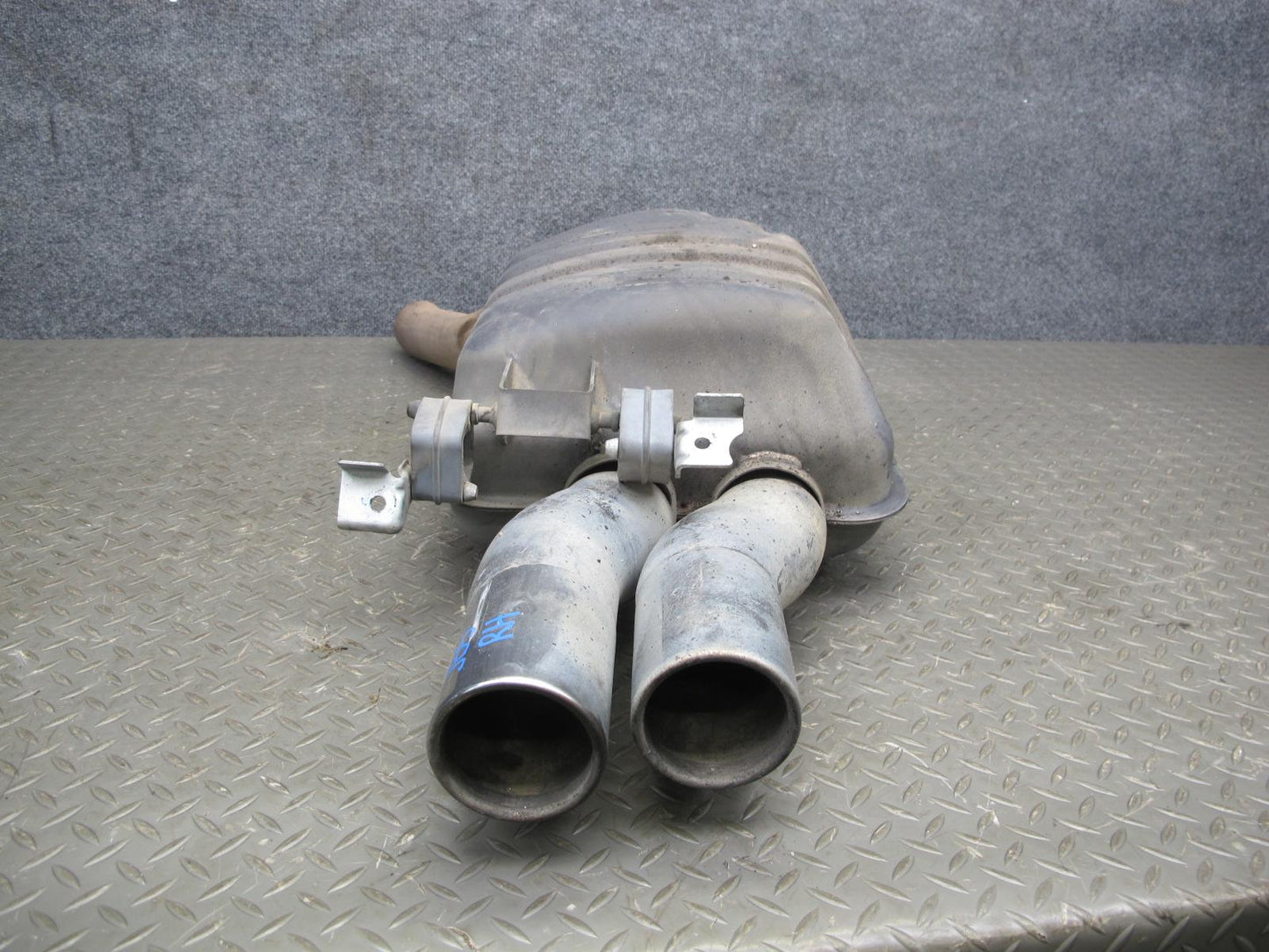 2006-2010 BMW E63 E64 M6 Rear Right Exhaust Muffler w Tips