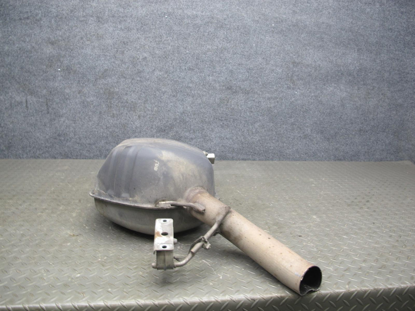 2006-2010 BMW E63 E64 M6 Rear Right Exhaust Muffler w Tips