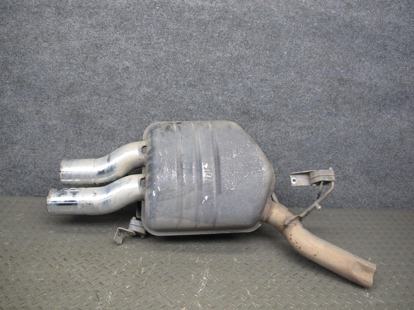 2006-2010 BMW E63 E64 M6 Rear Right Exhaust Muffler w Tips