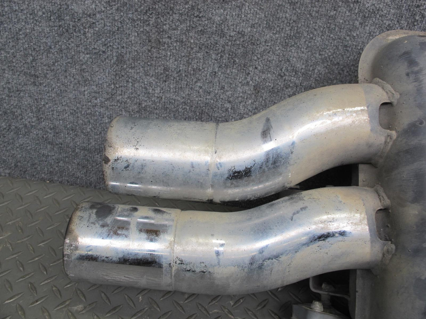 2006-2010 BMW E63 E64 M6 Rear Right Exhaust Muffler w Tips
