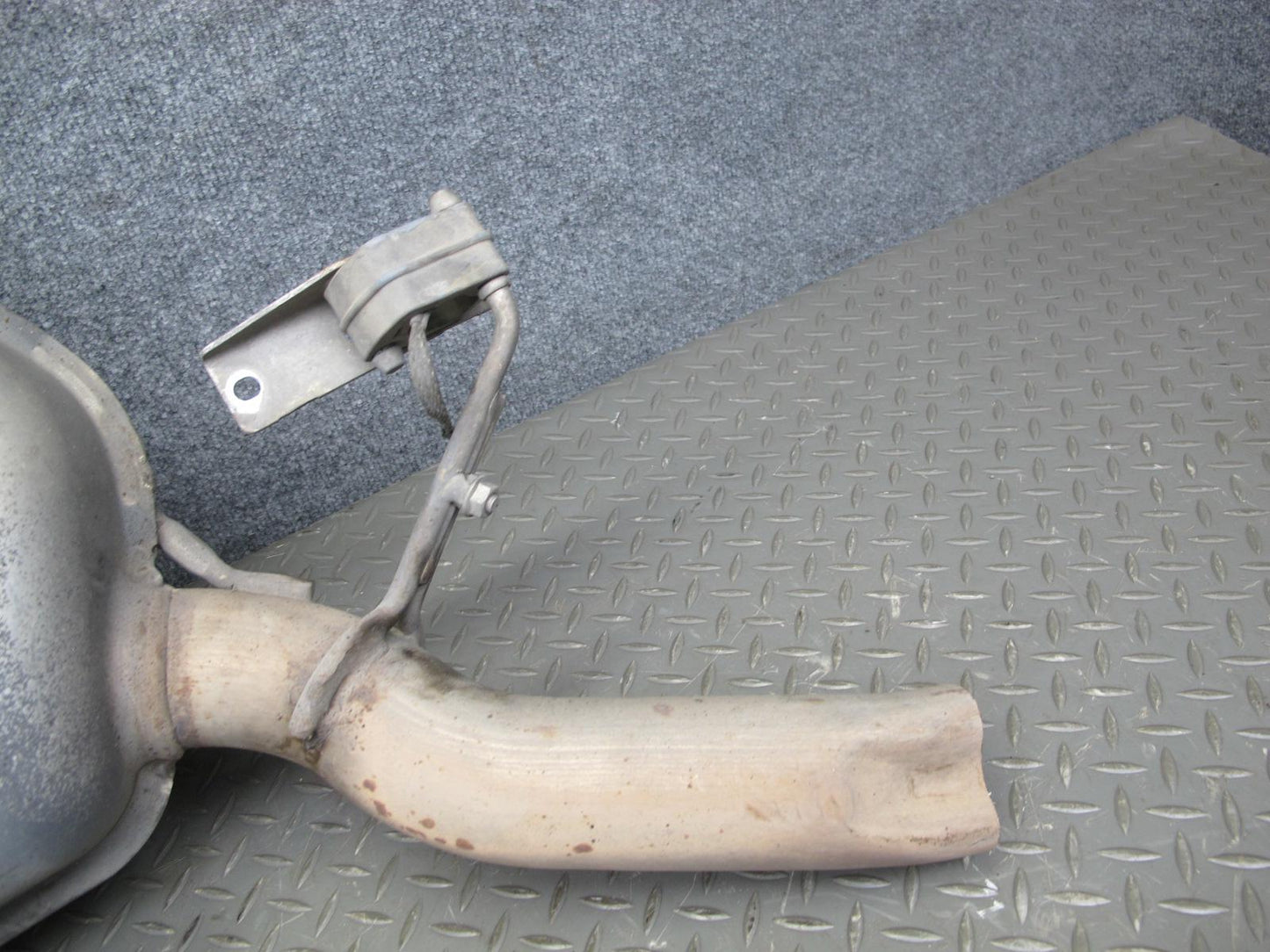 2006-2010 BMW E63 E64 M6 Rear Right Exhaust Muffler w Tips