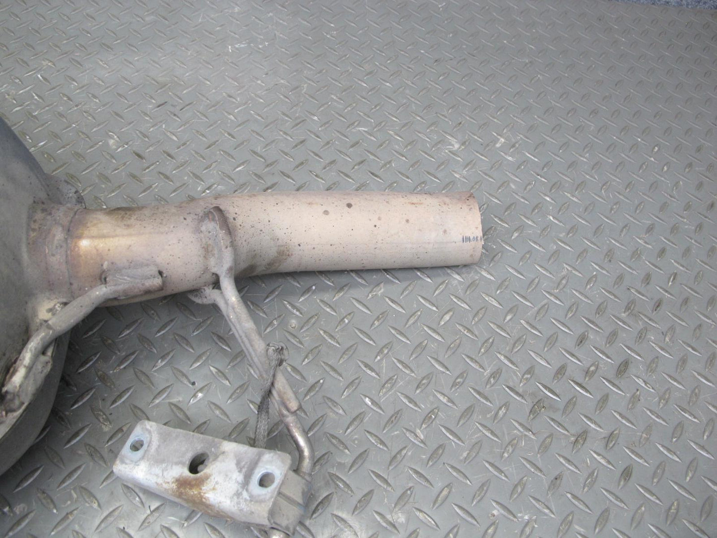 2006-2010 BMW E63 E64 M6 Rear Right Exhaust Muffler w Tips