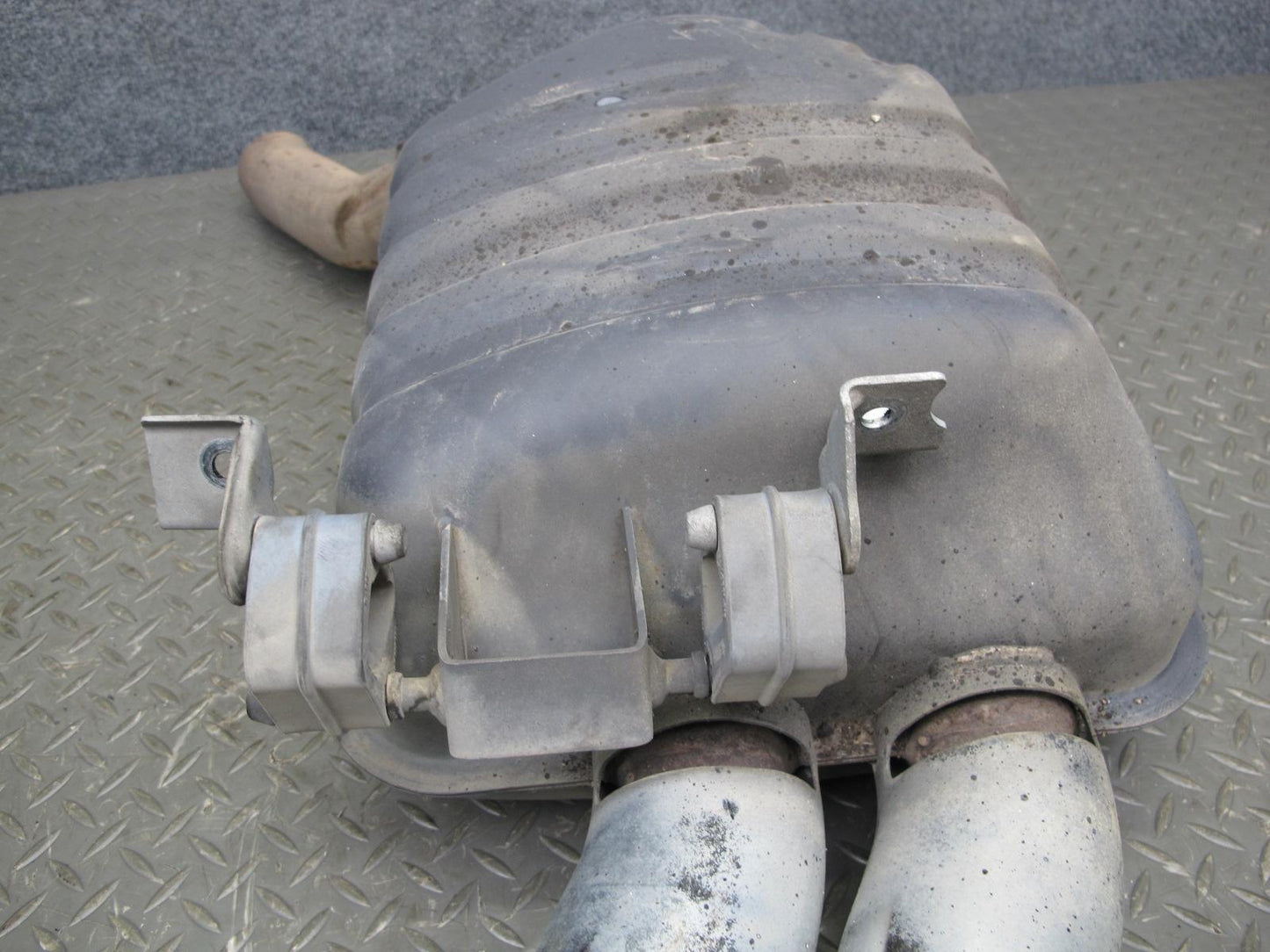 2006-2010 BMW E63 E64 M6 Rear Right Exhaust Muffler w Tips