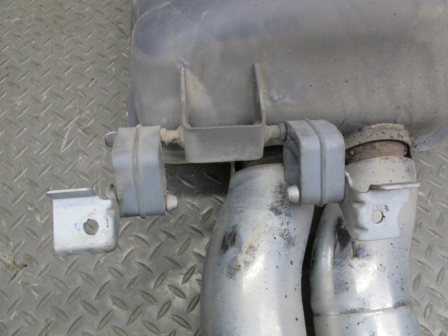 2006-2010 BMW E63 E64 M6 Rear Right Exhaust Muffler w Tips