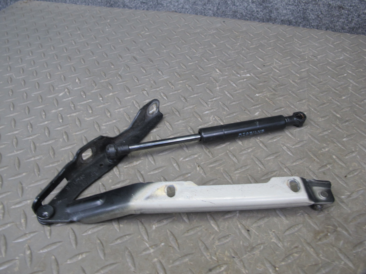 1997-2004 Porsche Boxster 986 Hood Front Left & Right Hinge Support Set of 2