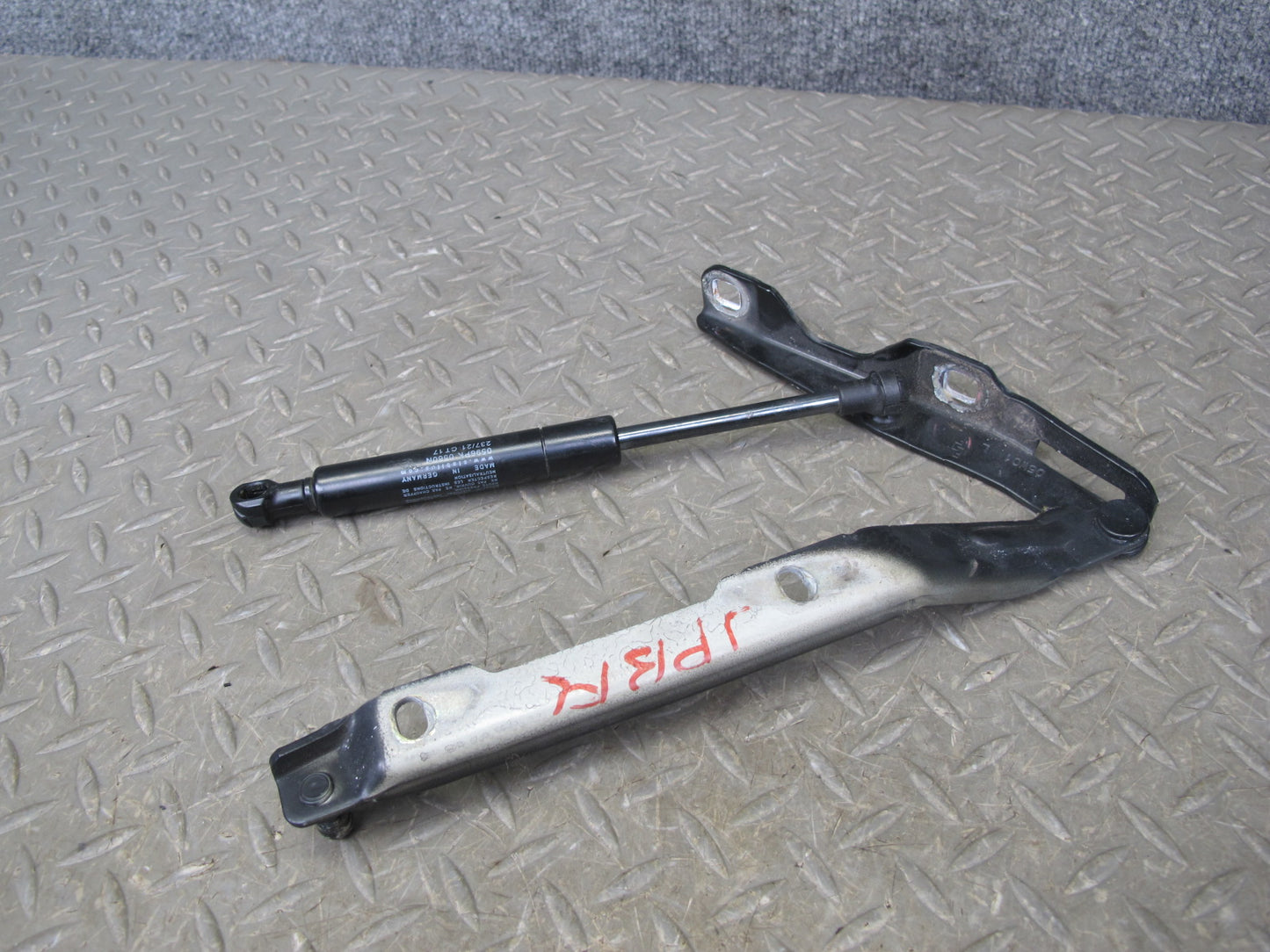 1997-2004 Porsche Boxster 986 Hood Front Left & Right Hinge Support Set of 2
