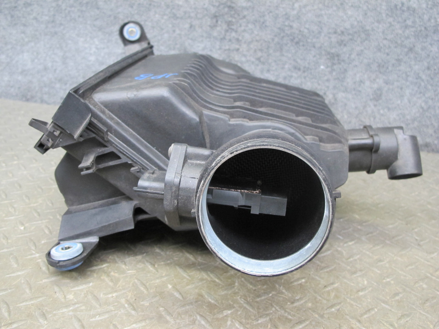 1997-2004 Porsche Boxster 986 Engine Air Intake Cleaner Filter Box Housing