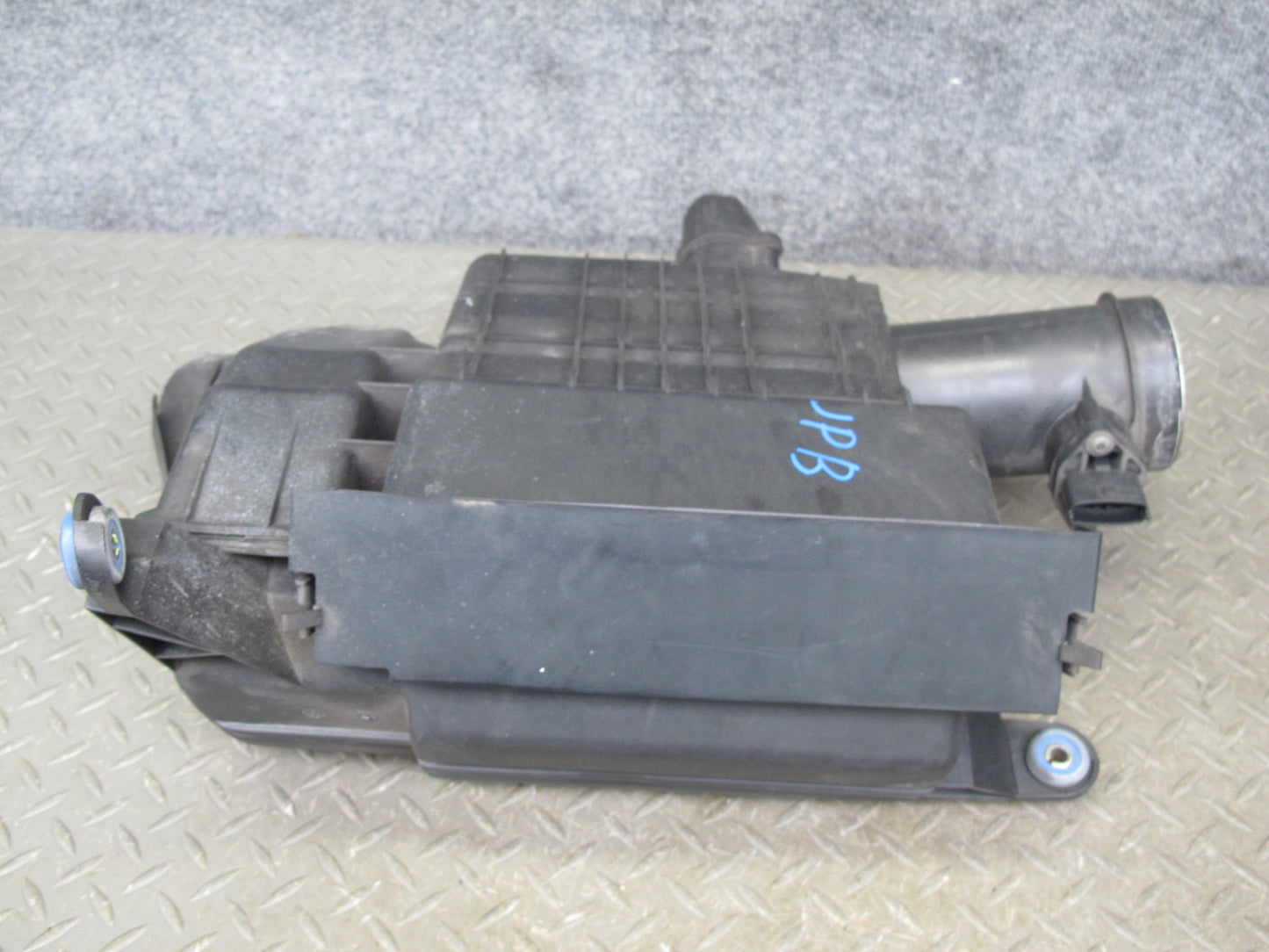 1997-2004 Porsche Boxster 986 Engine Air Intake Cleaner Filter Box Housing