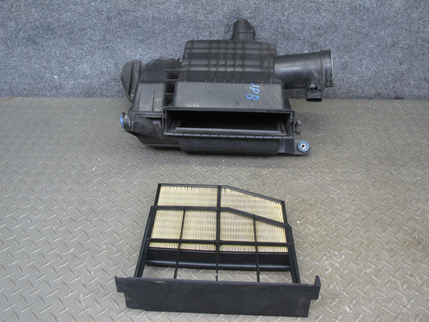 1997-2004 Porsche Boxster 986 Engine Air Intake Cleaner Filter Box Housing
