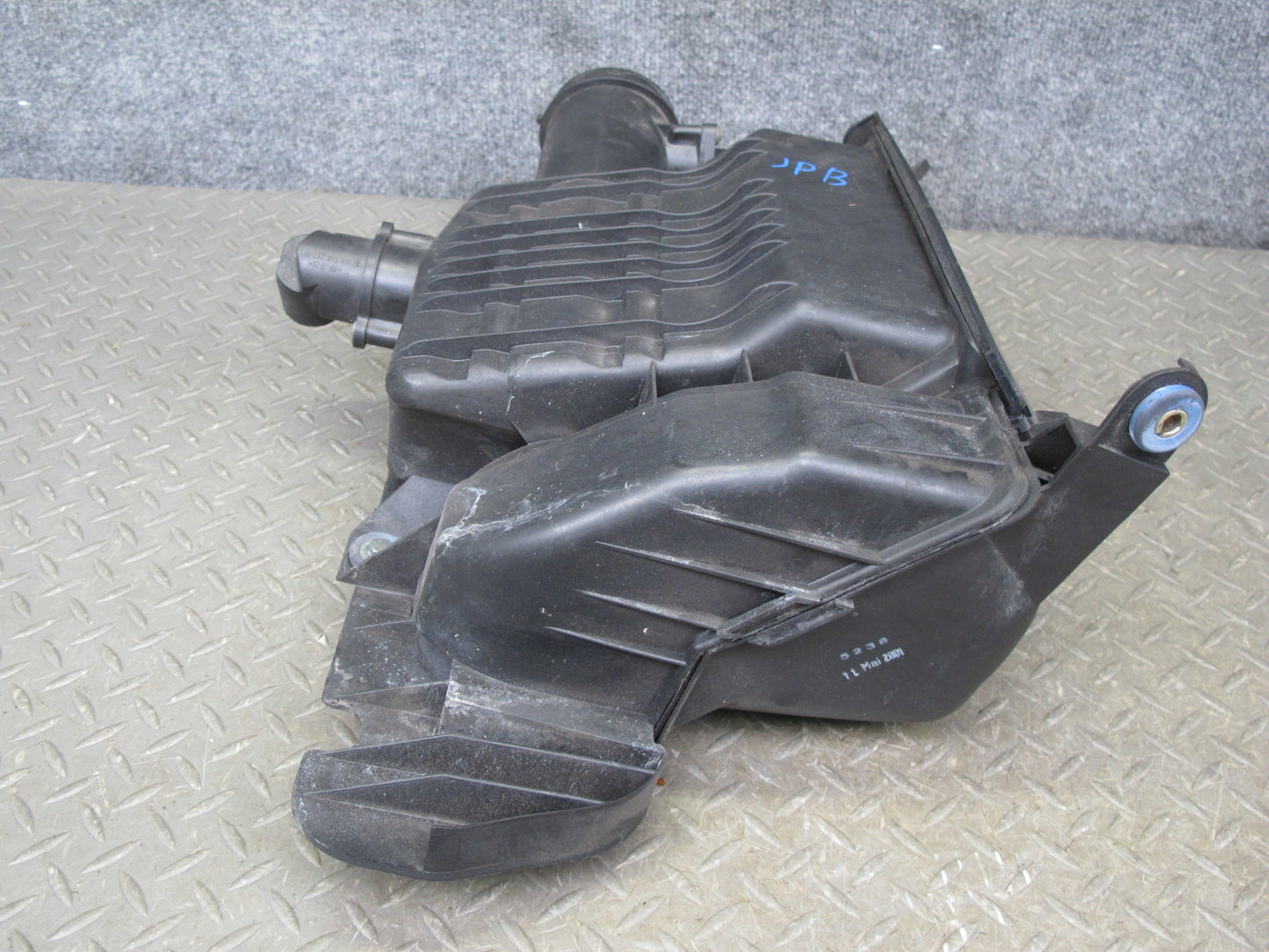 1997-2004 Porsche Boxster 986 Engine Air Intake Cleaner Filter Box Housing