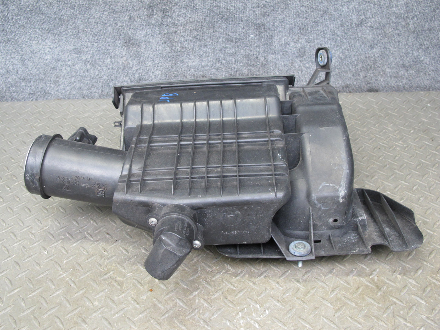 1997-2004 Porsche Boxster 986 Engine Air Intake Cleaner Filter Box Housing