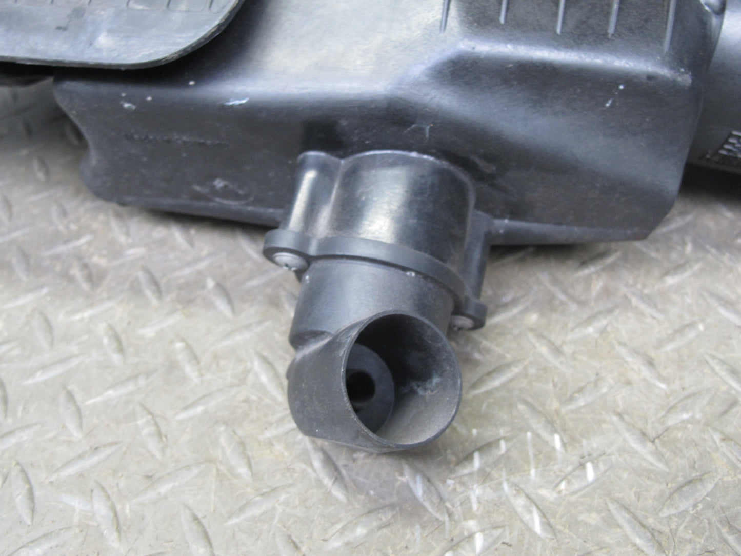 1997-2004 Porsche Boxster 986 Engine Air Intake Cleaner Filter Box Housing