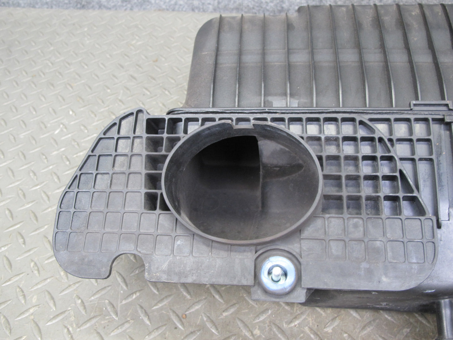1997-2004 Porsche Boxster 986 Engine Air Intake Cleaner Filter Box Housing