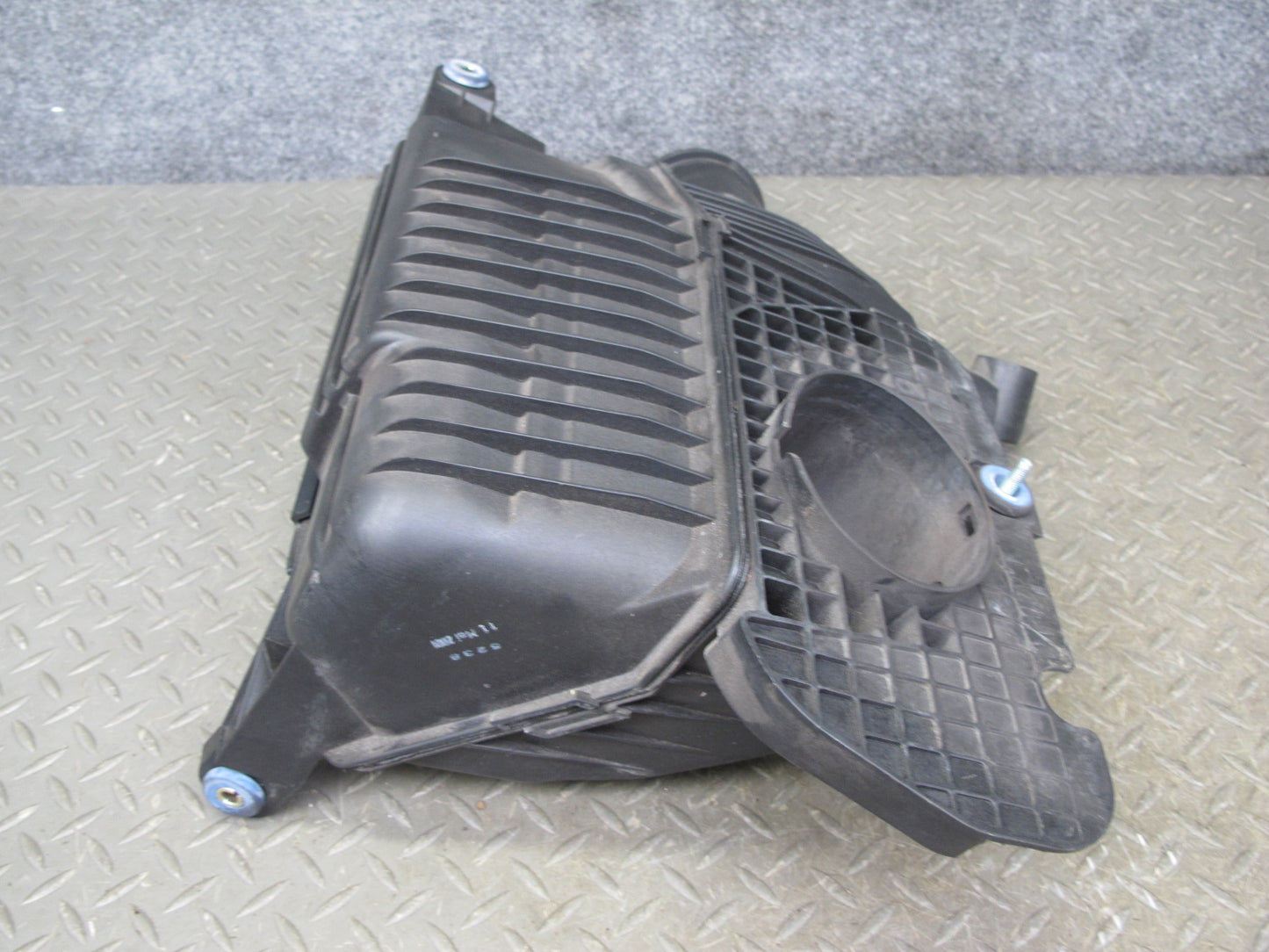 1997-2004 Porsche Boxster 986 Engine Air Intake Cleaner Filter Box Housing