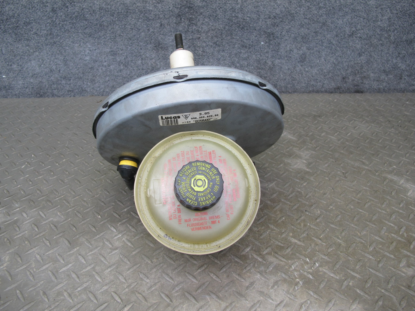2000-2004 Porsche Boxster 986 M/T Brake Master Cylinder Booster Fluid Reservoir