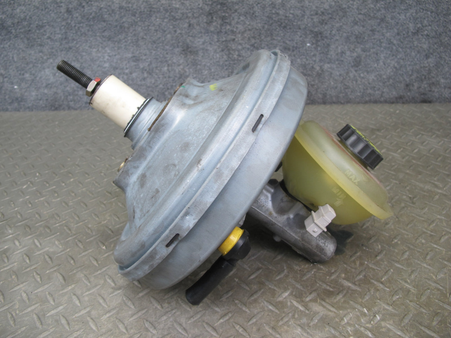 2000-2004 Porsche Boxster 986 M/T Brake Master Cylinder Booster Fluid Reservoir