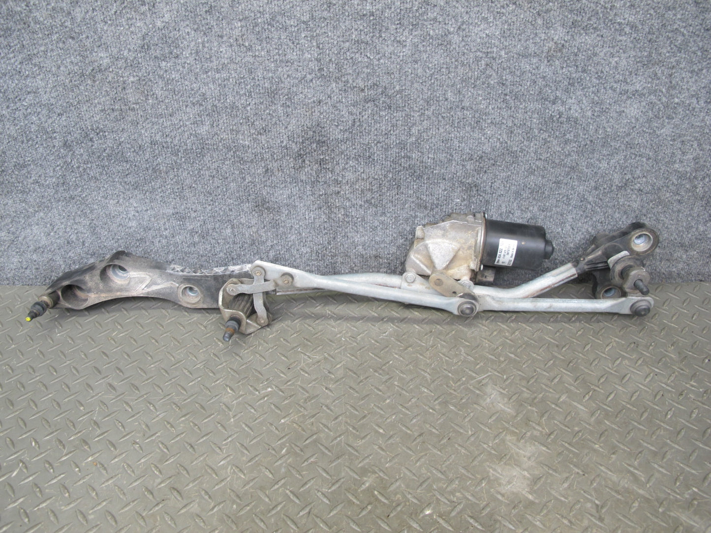 2006-2010 BMW E63 E64 Windshield Wiper Transmission Linkage w Motor