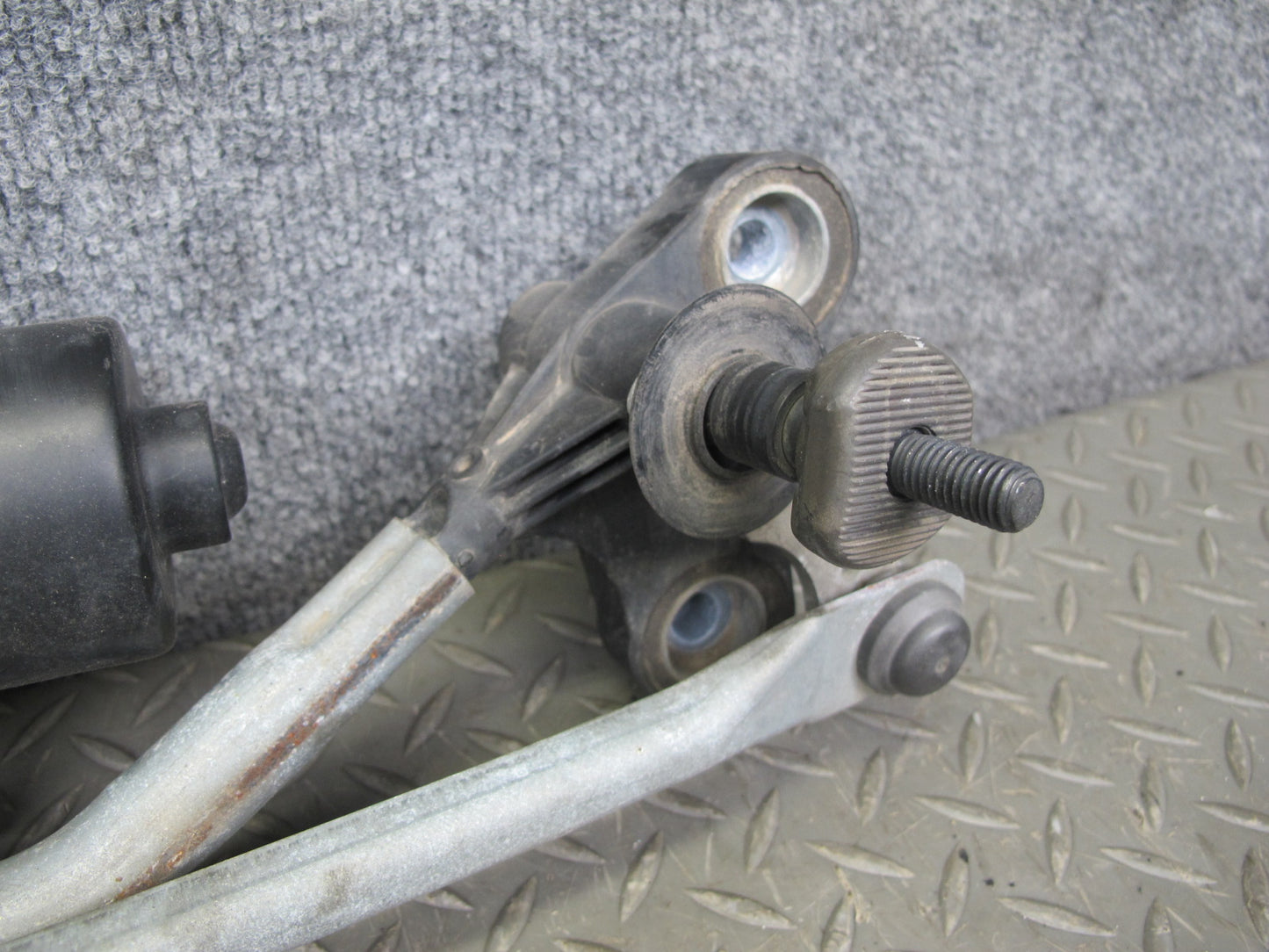 2006-2010 BMW E63 E64 Windshield Wiper Transmission Linkage w Motor
