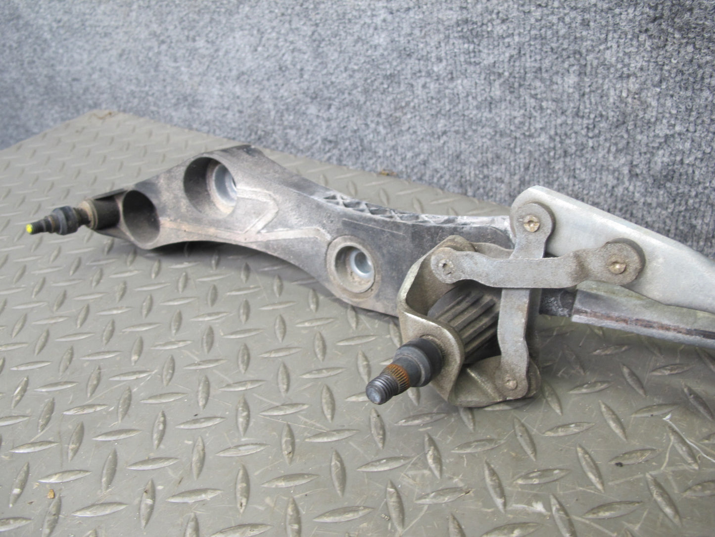 2006-2010 BMW E63 E64 Windshield Wiper Transmission Linkage w Motor